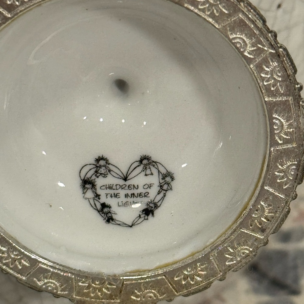 Children of the Inner Light Ceramic White ‘Sisters’ Teapot with Hinged Lid - Picture 3 of 6